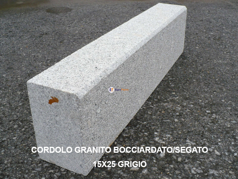 Cordolo in granito bocciardato grigio 15x25 cm per marciapiedi, forniture edili Cuneo