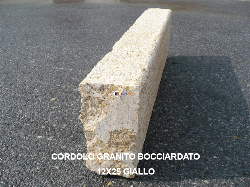 Cordolo in granito bocciardato giallo 12x25 per pavimentazioni esterne Cuneo