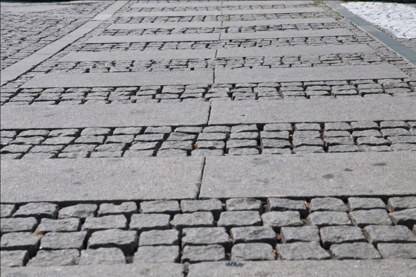 Pavimentazione stradale in pietra naturale con cubetti e lastre granite Europeitre Cuneo