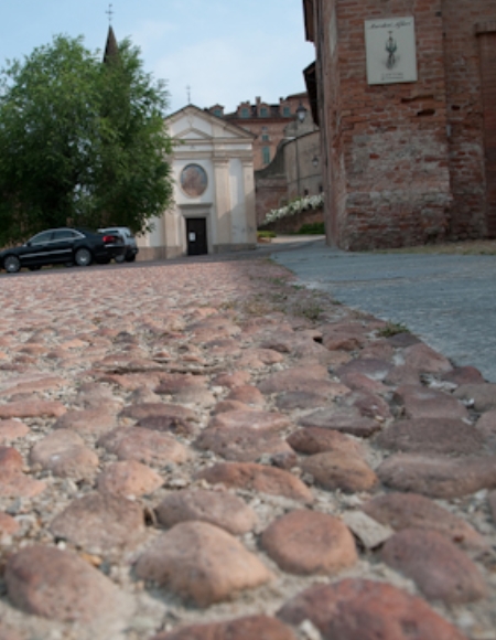 Pavimentazione in ciottoli di pietra naturale per esterni a Cuneo