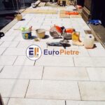 Pavimentazione in pietra naturale in cantiere pubblico, forniture edili in pietra Cuneo.