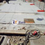 Pavimentazione in lastre di pietra naturale per marciapiede in lavorazione Cuneo.