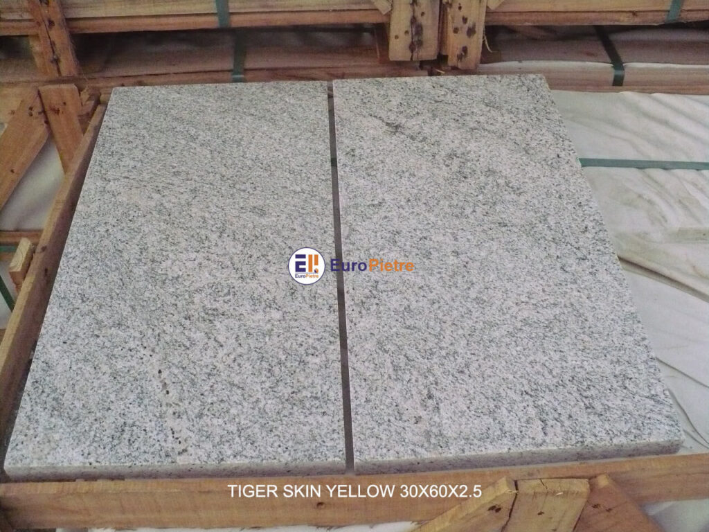 Lastre in granito Tiger Skin Yellow 30x60x2.5 per pavimentazioni esterne Cuneo