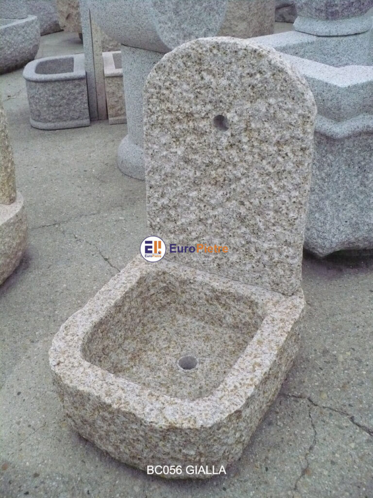 Fontana in granito giallo per arredo urbano forniture edili in pietra.