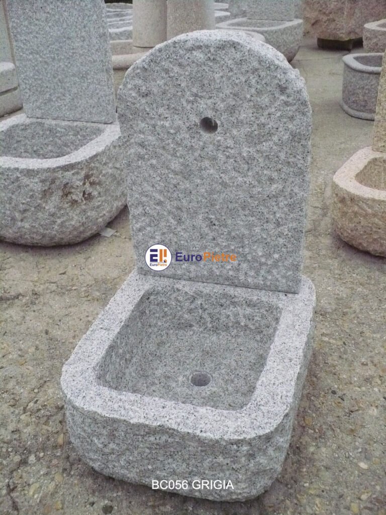 Fontana in granito grigio per arredo urbano, materiali lapidei Cuneo
