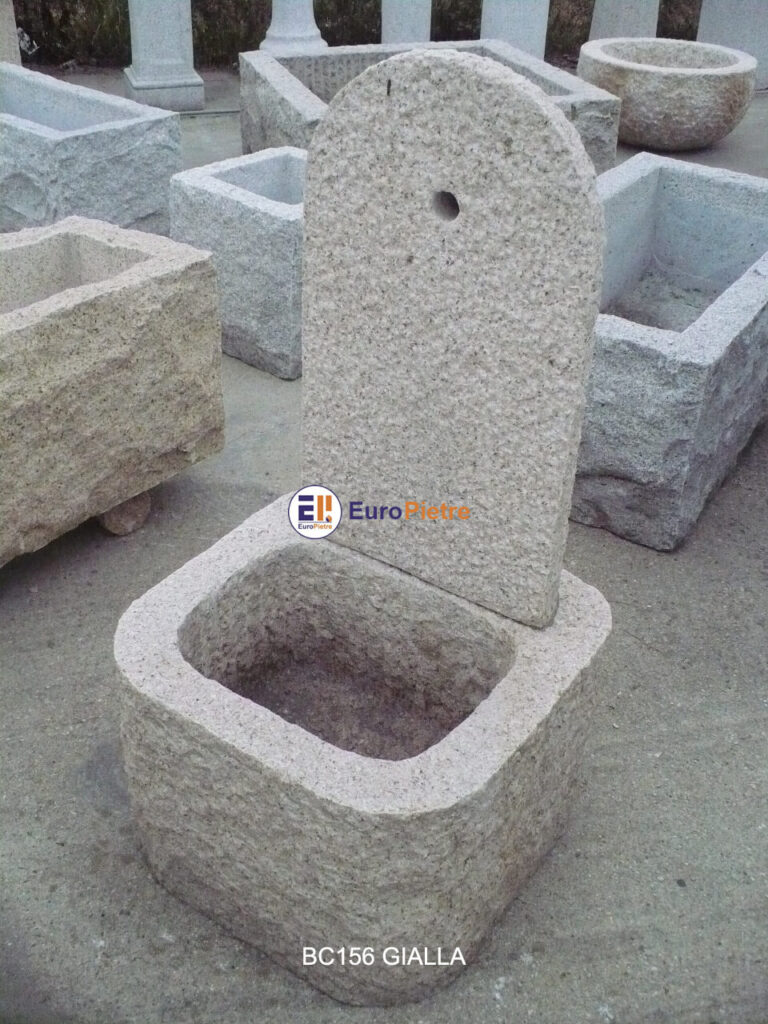 Vasca in pietra naturale gialla per arredo urbano Europietre Cuneo