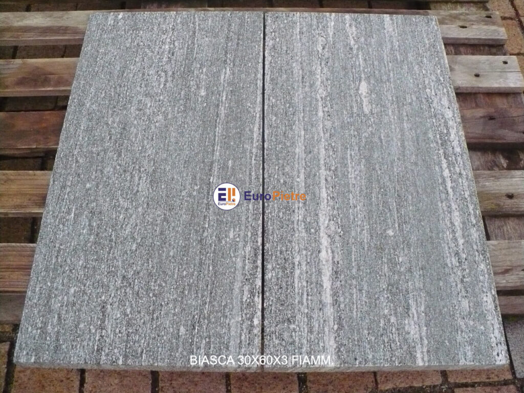 Lastra in pietra naturale Biasca fiammata 30x60x3 su pallet