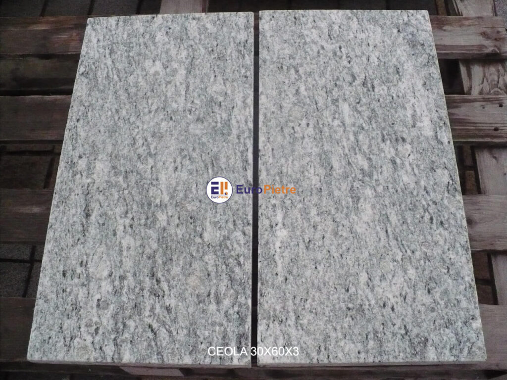 Lastra in pietra naturale Ceola rettificata, ideale per pavimentazioni esterne a Cuneo.