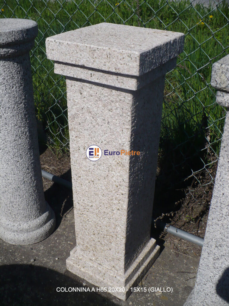 Colonnina in pietra naturale gialla per arredo urbano esterno Cuneo