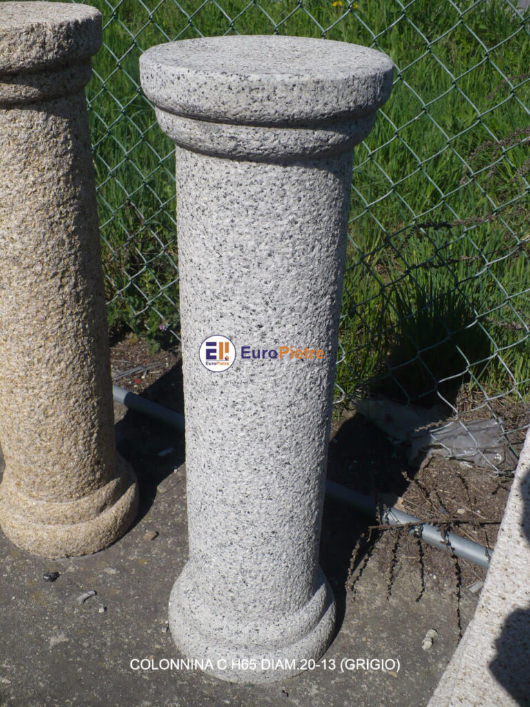 Colonnina in pietra grigia lavorata per arredo urbano esterni materiali lapidei Cuneo.