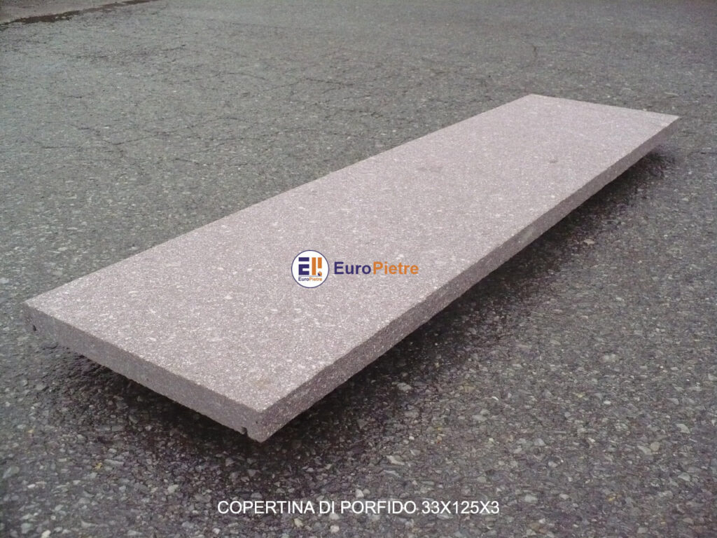 Lastra di porfido levigato per copertine esterne, misure 33x125x3 cm.