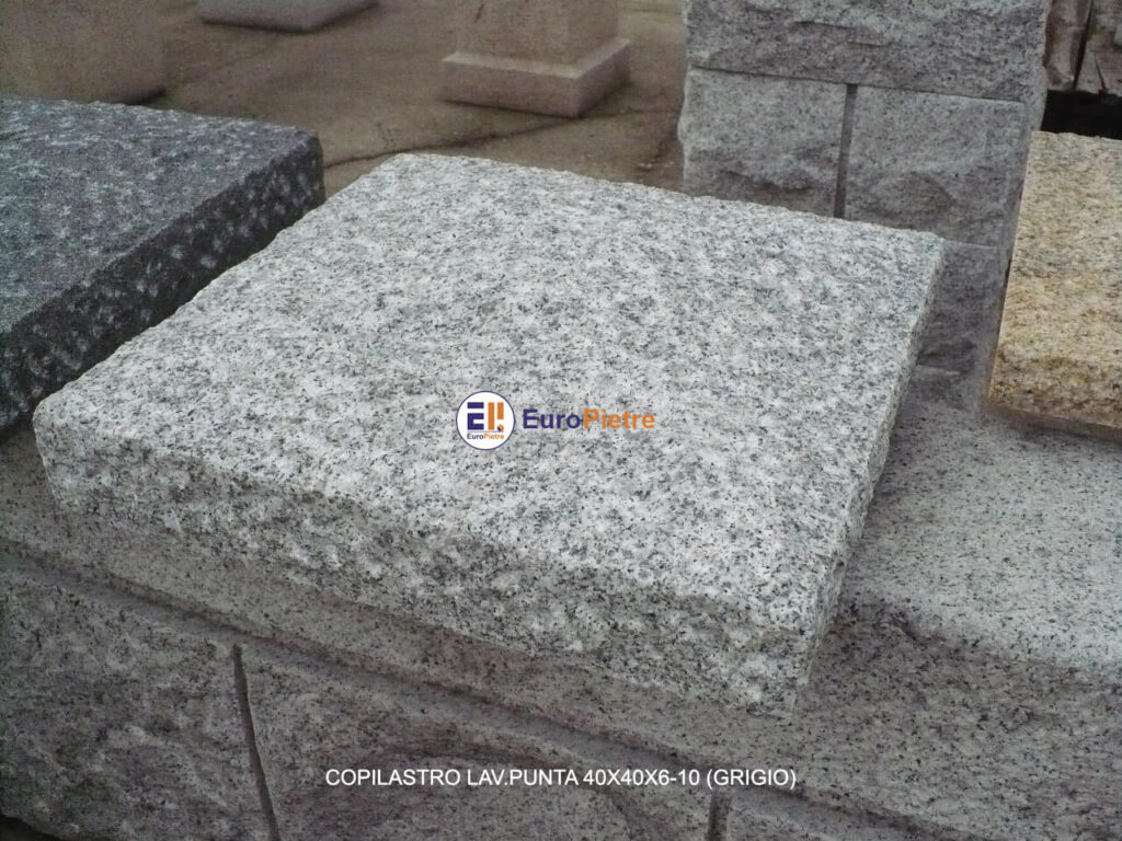 Blocchi di granito grigio per coprimuro, finitura bocciardata, materiali lapidei Cuneo