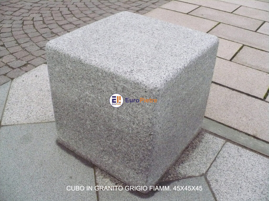 Cubo in granito grigio fiammato per pavimentazioni esterne materiali lapidei Cuneo