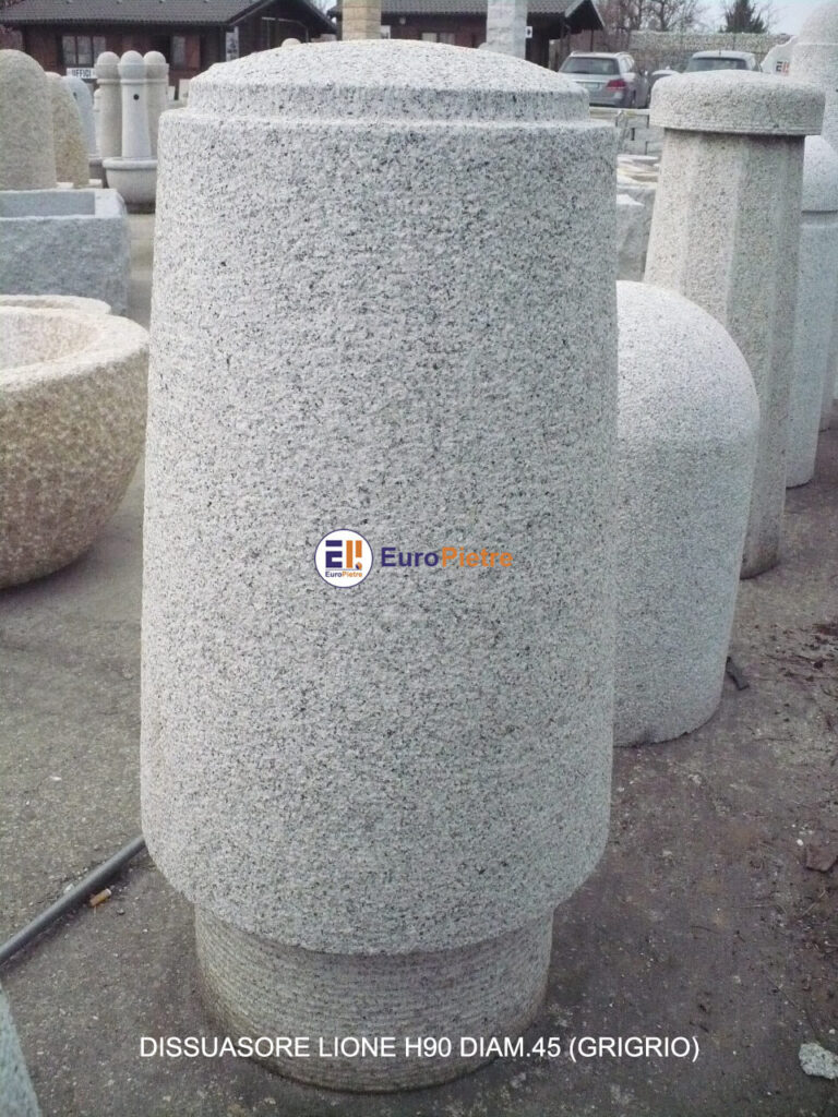 Dissuasori in pietra naturale grigia H90 per arredo urbano, materiali lapidei Cuneo.