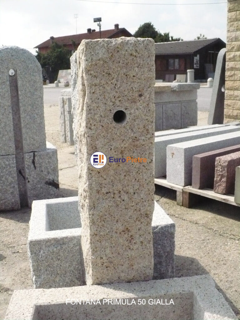 Fontana in granito Primula 50 gialla per arredo urbano Cuneo