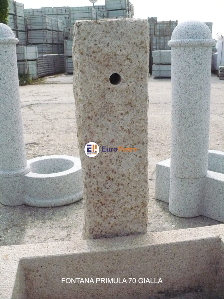 Fontana in pietra naturale gialla per arredo urbano Cuneo