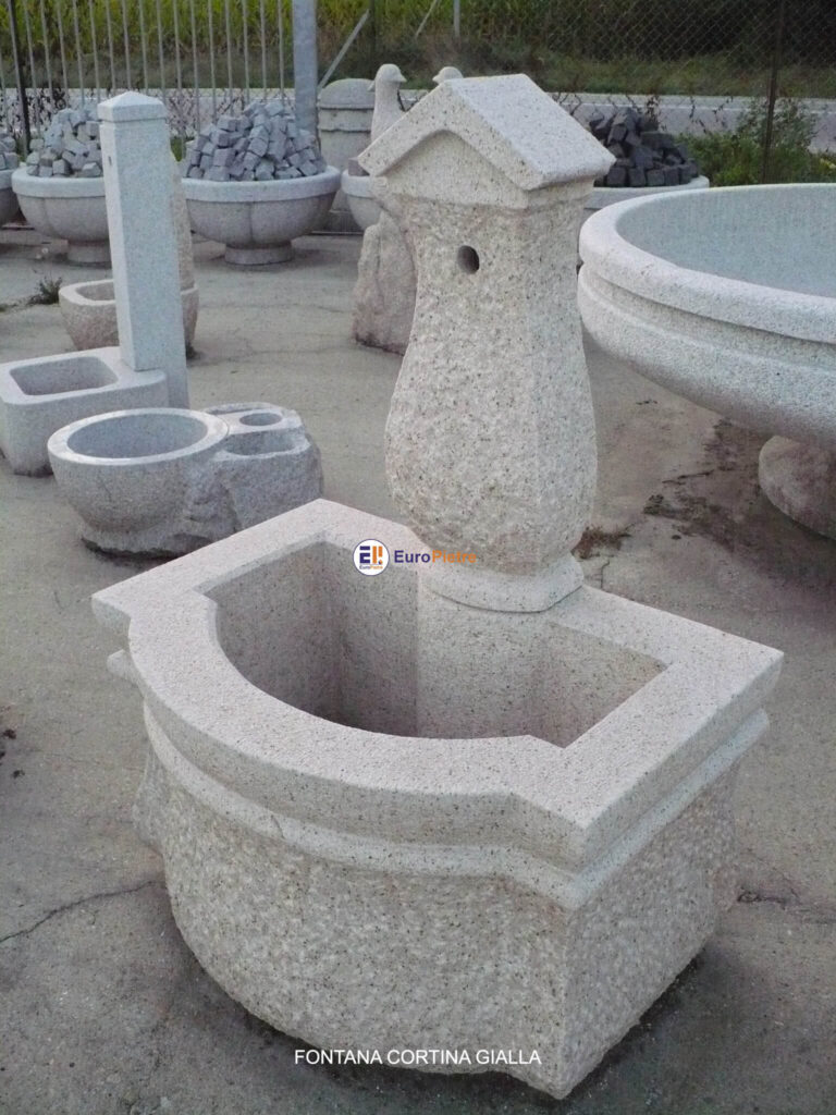 Fontana in pietra naturale lavorata per arredo esterno Cuneo