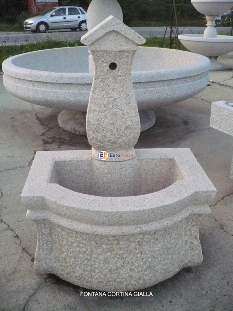 Fontana in pietra naturale Cortina gialla per arredo urbano Cuneo