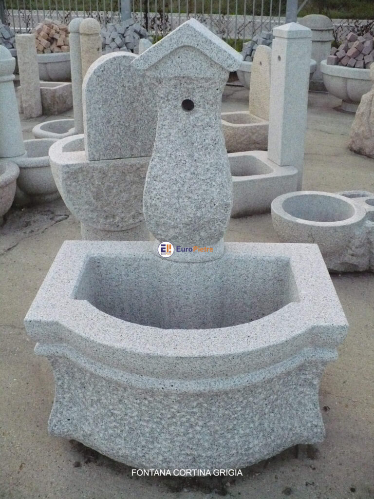 Fontana in granito grigio Cortina per arredo urbano, materiali lapidei Cuneo.