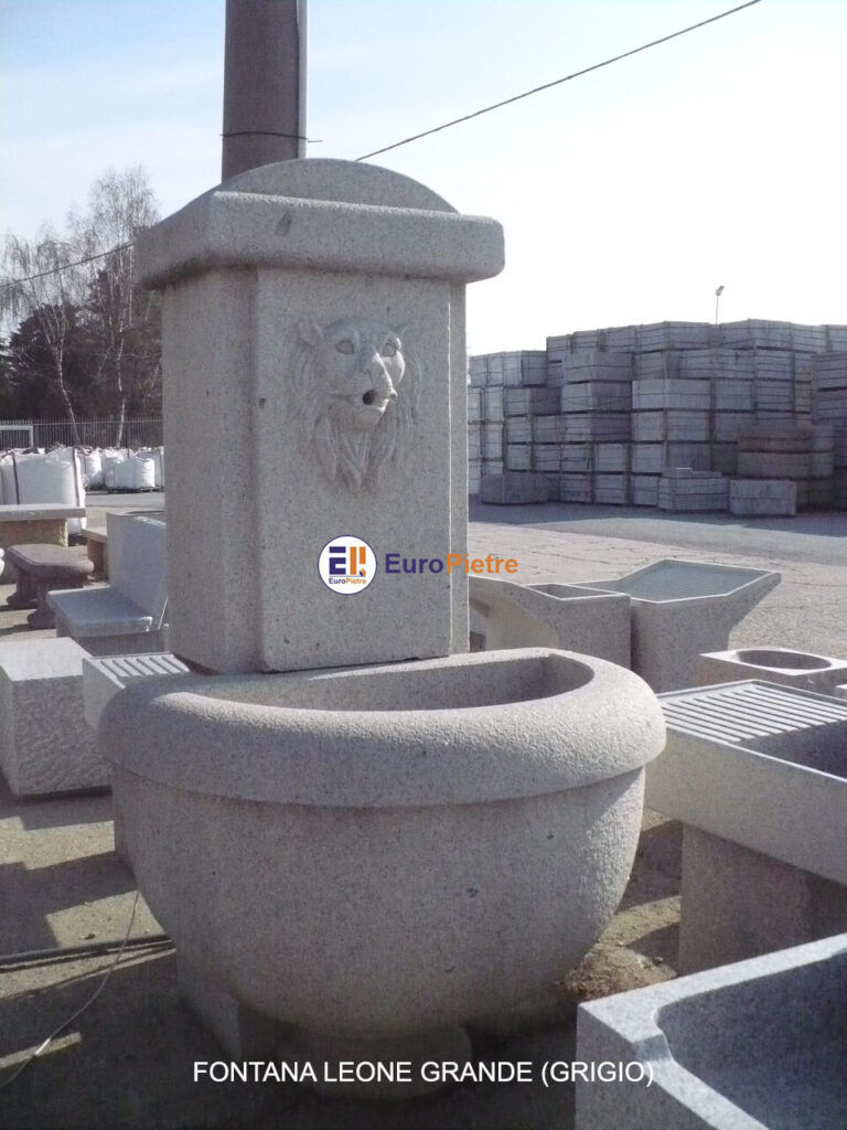 Fontana in granito grigio per arredo urbano Cuneo