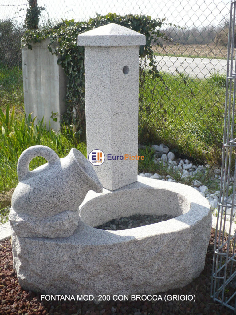 Fontana in granito grigio con brocca, arredo urbano in pietra naturale Cuneo