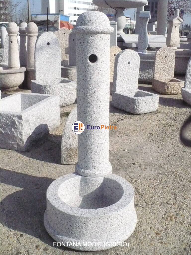 Fontana in pietra grigia per arredo urbano, materiali lapidei Cuneo