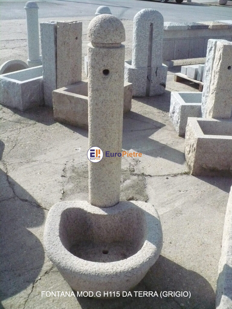 Fontana in pietra grigia per arredo urbano Europietre Cuneo.