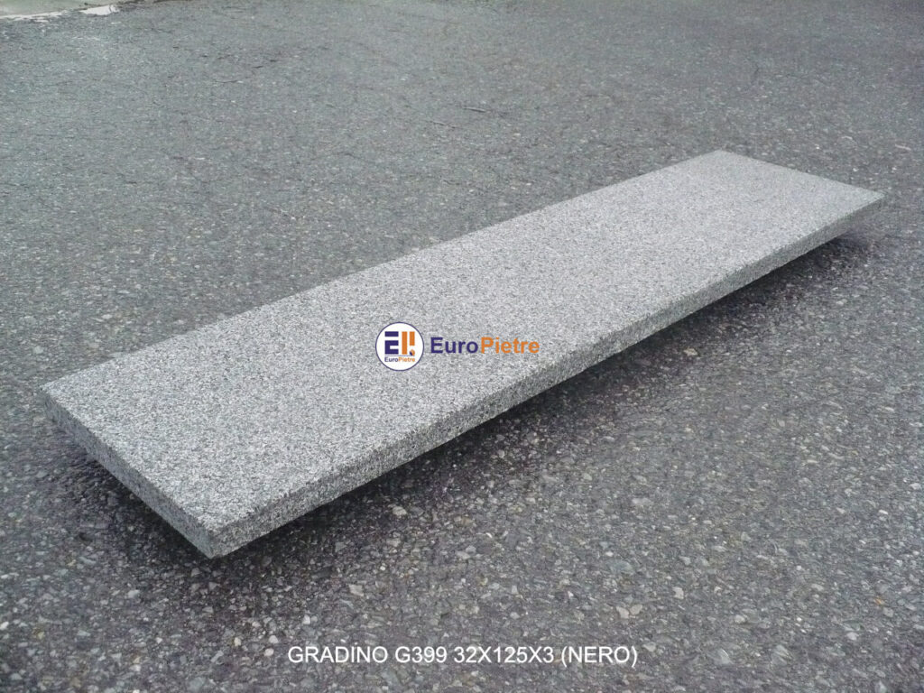 Gradino in granito nero G399 dimensioni 32x125x3 per scale esterne Cuneo