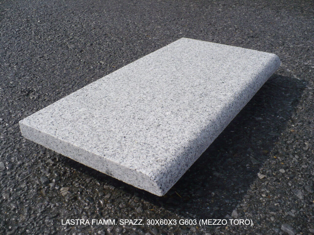 Lastra in granito spazzolato G603 30x60 con bordo mezzo toro Europietre Cuneo