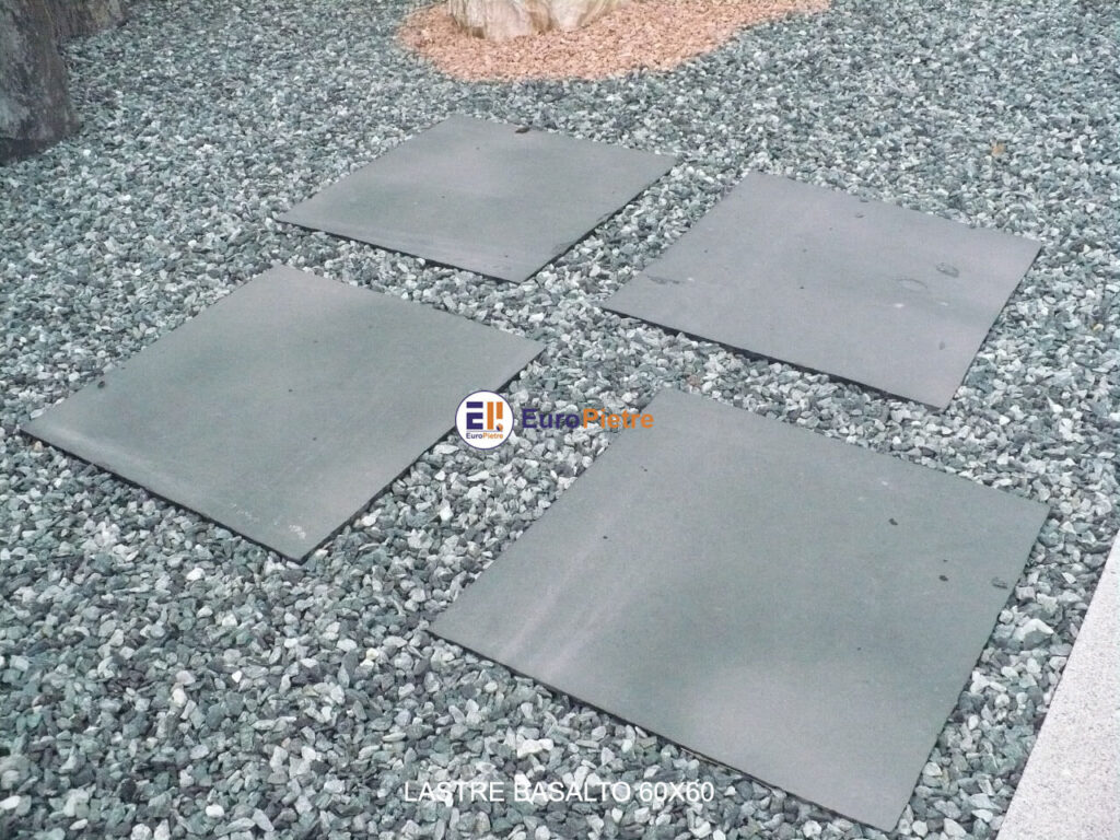 Lastre in basalto 60x60 su ghiaia per pavimentazioni esterne Europietre Cuneo