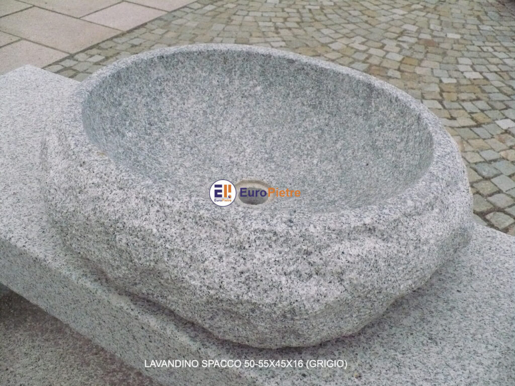 Lavandino in granito spacco grigio per arredo urbano Cuneo