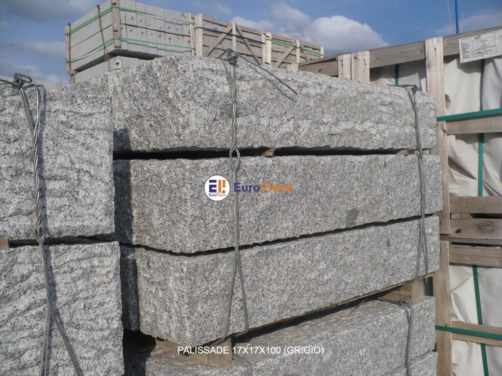 Blocchi di granito grigio per palizzate, materiali lapidei Cuneo.