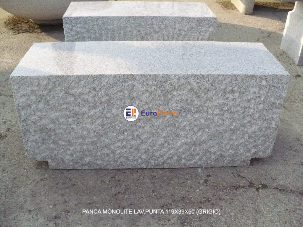 Panca monolite in granito grigio per arredo urbano materiali lapidei Cuneo