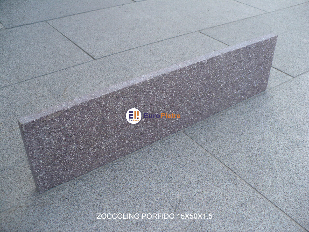 Zoccolino in porfido rosso per pavimentazioni esterne, materiali lapidei Cuneo