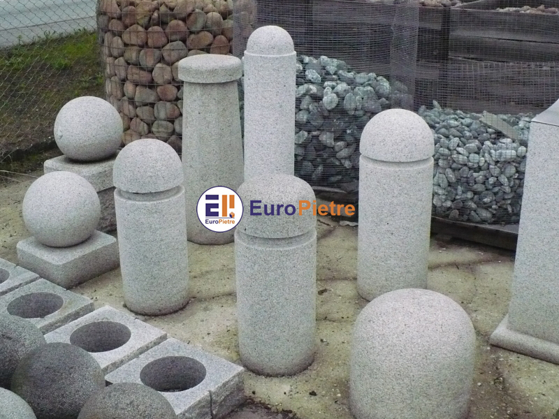 Paletti e sfere in pietra naturale per arredo urbano Europietre Cuneo