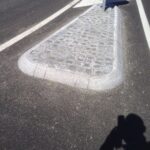 Cordoli in pietra naturale per isola spartitraffico, materiali lapidei Cuneo.